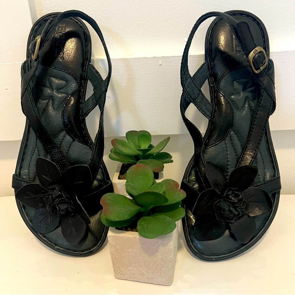 BORN•Flat Leather Sandals•BLACK with Leather Flower Detail•SIZE 6 - Picture 14 of 16